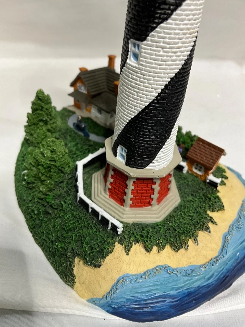 Vintage Lefton Historic American Lighthouse Figurine - Cape Hatteras, NC (1870)